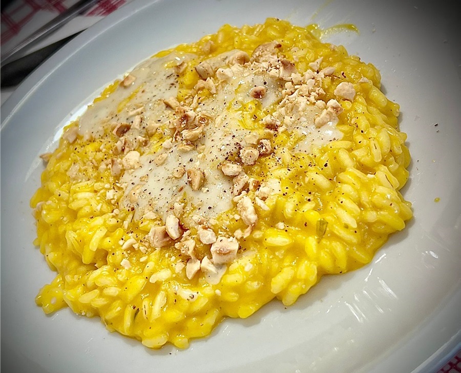 Risotto in Crema di Zucca con Fonduta di Gorgonzola e Nocciole Tostate - Primo piatto