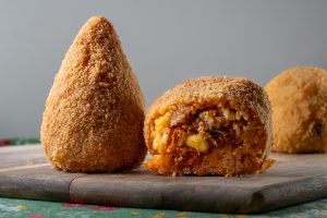 Gli Arancini di Riso Un Viaggio nel Cuore Croccante della Sicilia