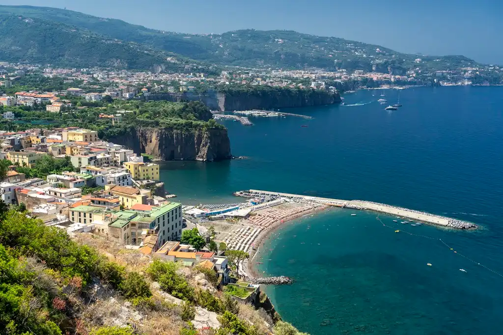 Campania: Viaggio tra Storia, Natura e Sinfonie di Sapori